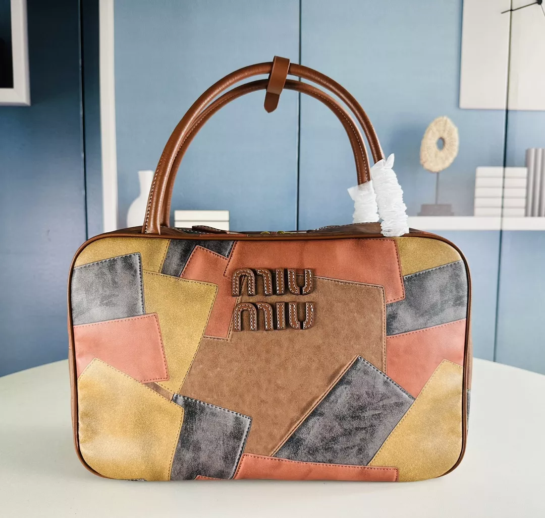 EyeCatching 1194 MIU MIU AAA Quality Handbags For Women