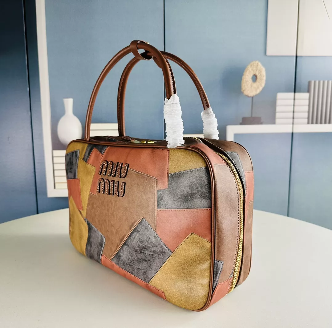 EyeCatching 1194 MIU MIU AAA Quality Handbags For Women