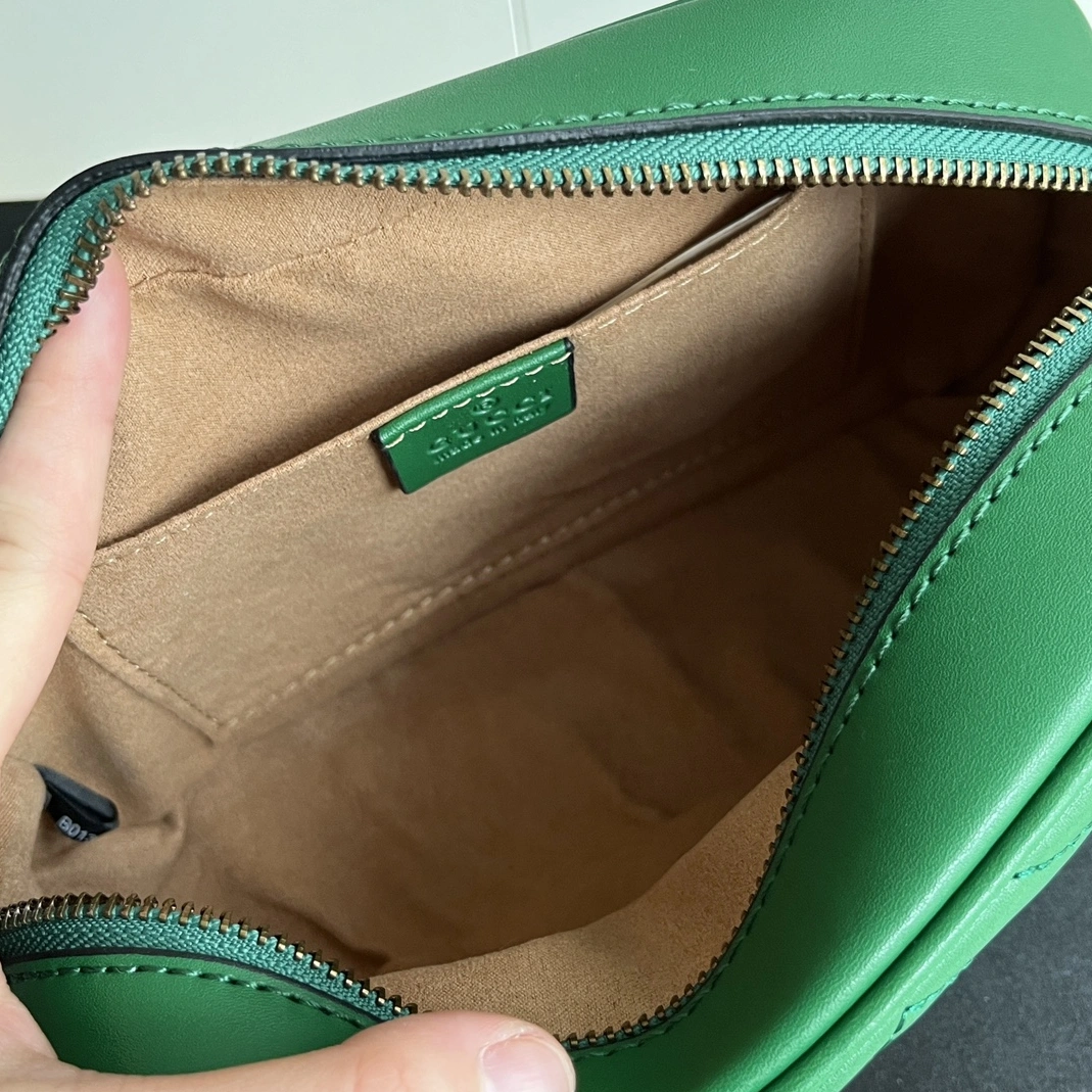 EyeCatching 146 Gucci AAA Quality Messenger Bags For Women