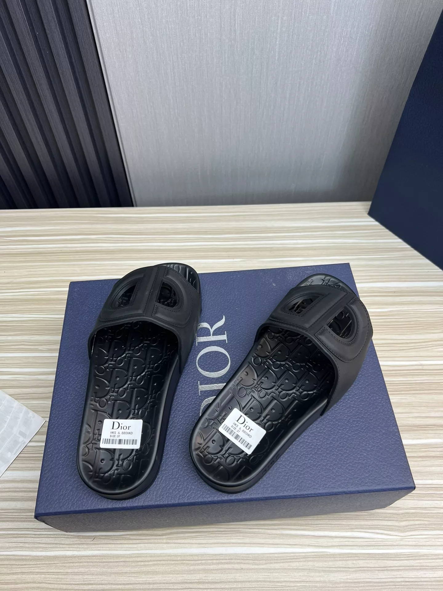 EyeCatching 1547 Christian Dior Slippers For Men