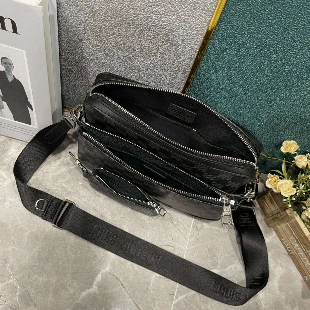 EyeCatching 1670 Louis Vuitton AAA Man Messenger Bags