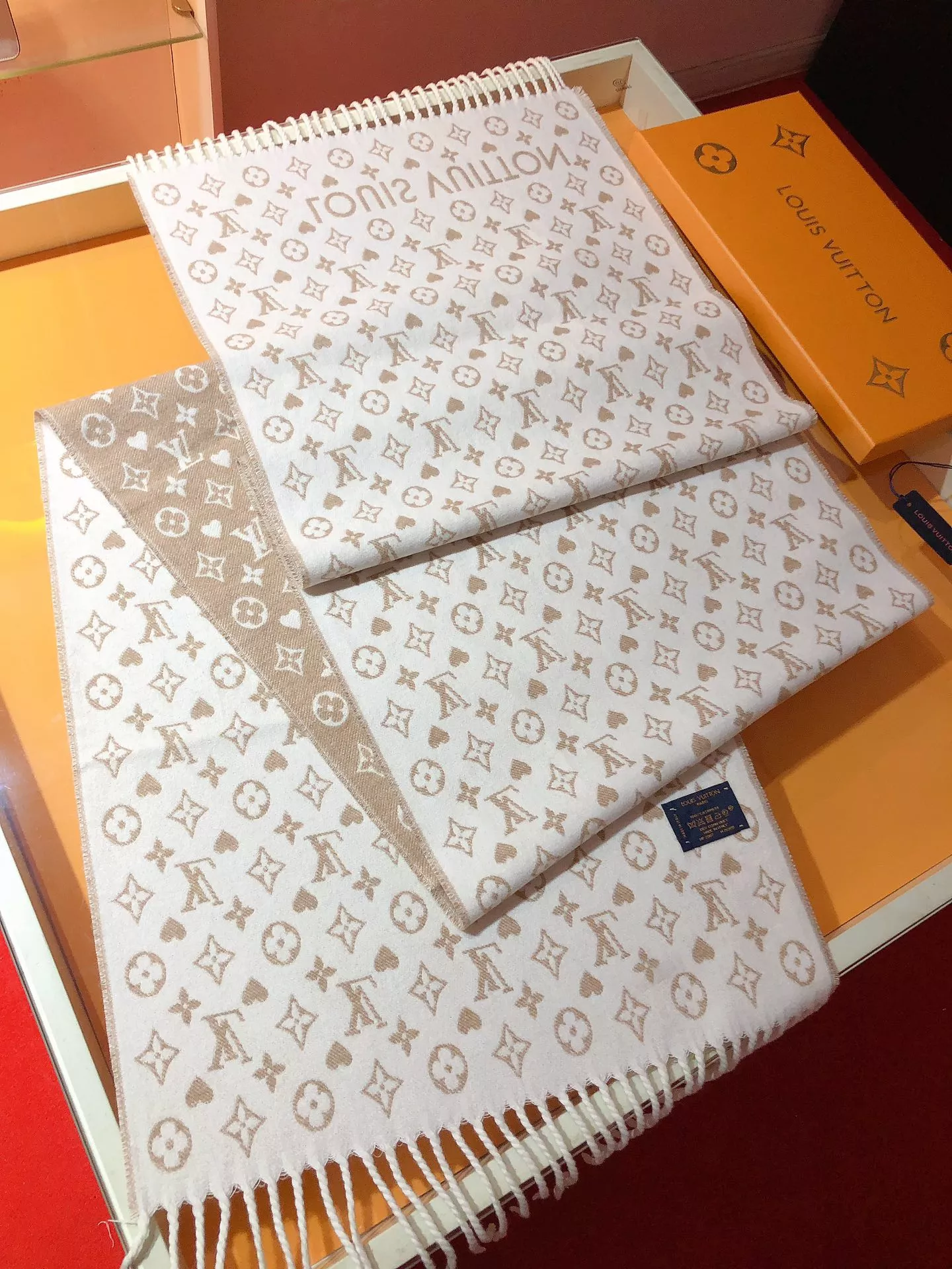 EyeCatching 1803 Louis Vuitton Scarf For Women