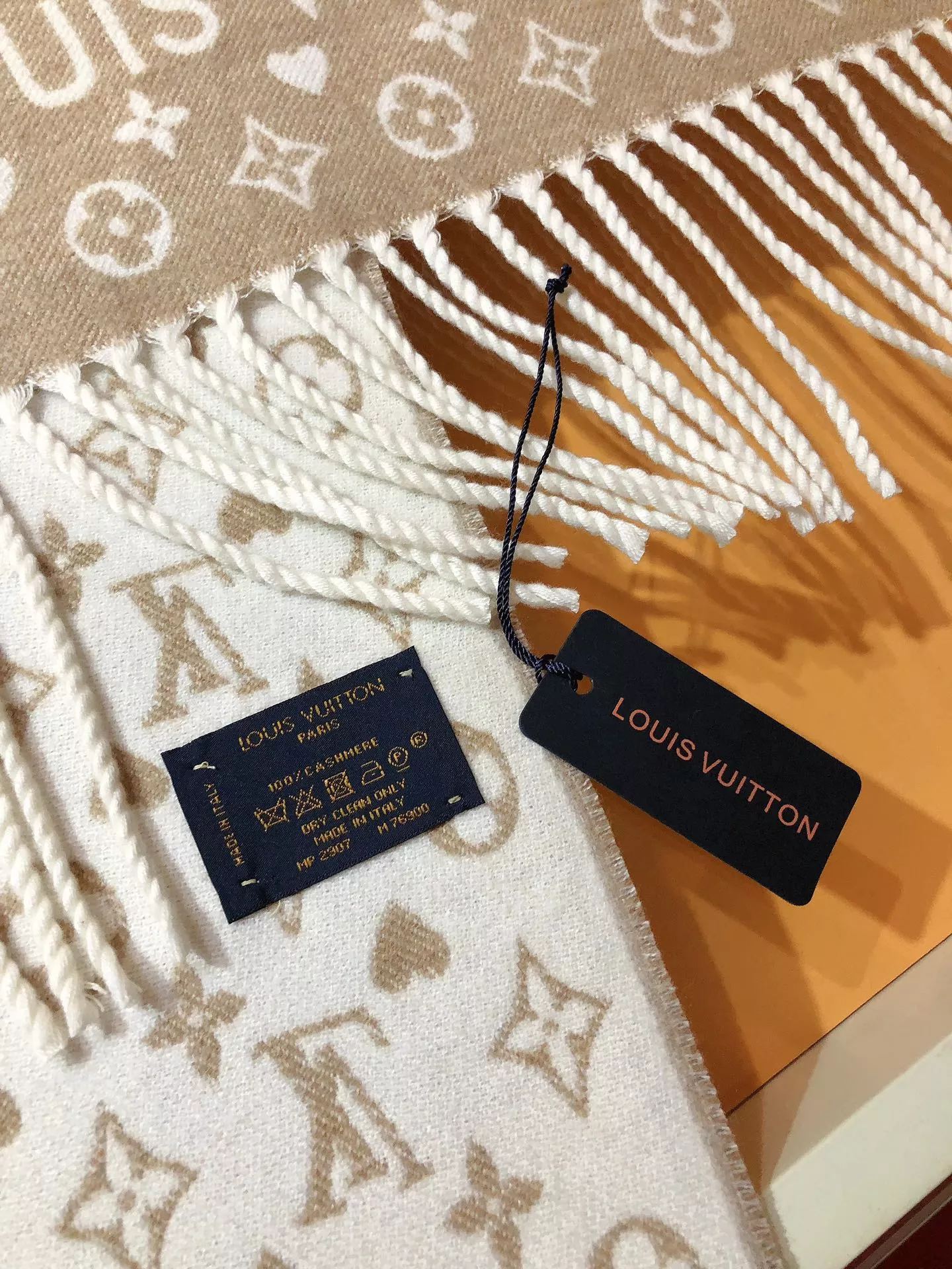 EyeCatching 1803 Louis Vuitton Scarf For Women