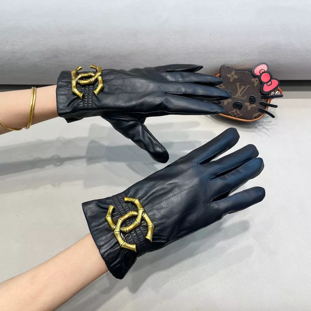 EyeCatching 1830 Chanel Gloves For Women