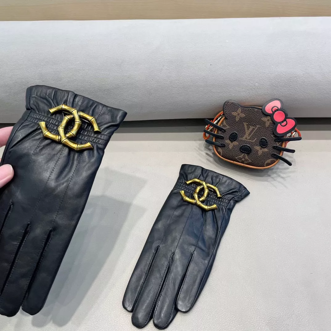 EyeCatching 1830 Chanel Gloves For Women