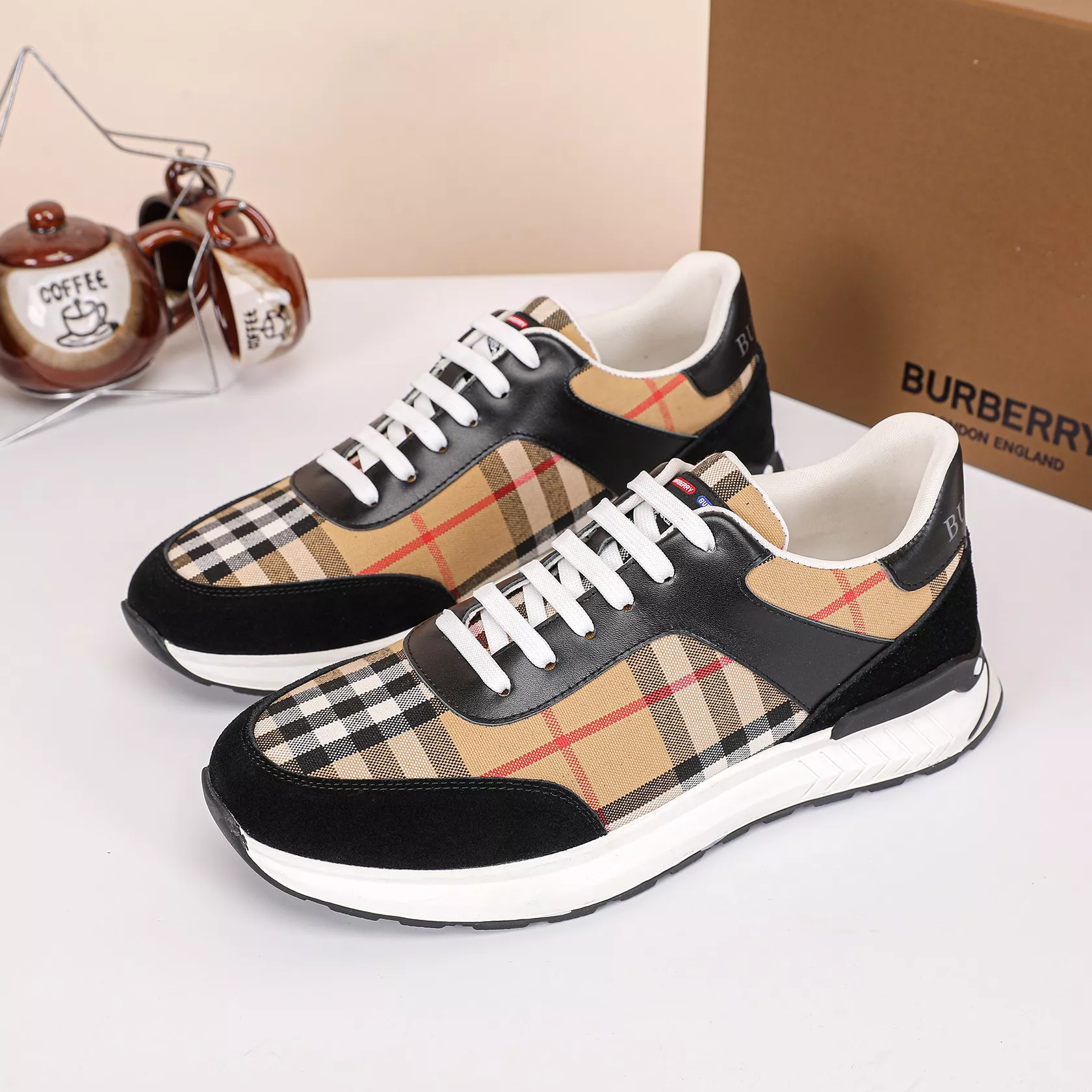 EyeCatching 1850 Burberry Casual Shoes For Men