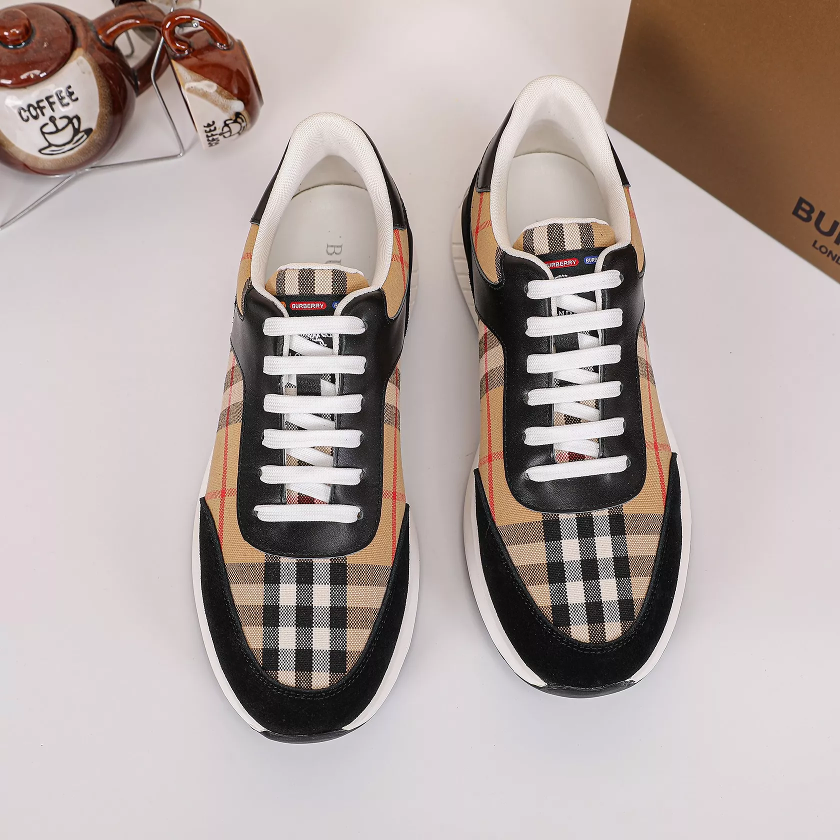 EyeCatching 1850 Burberry Casual Shoes For Men