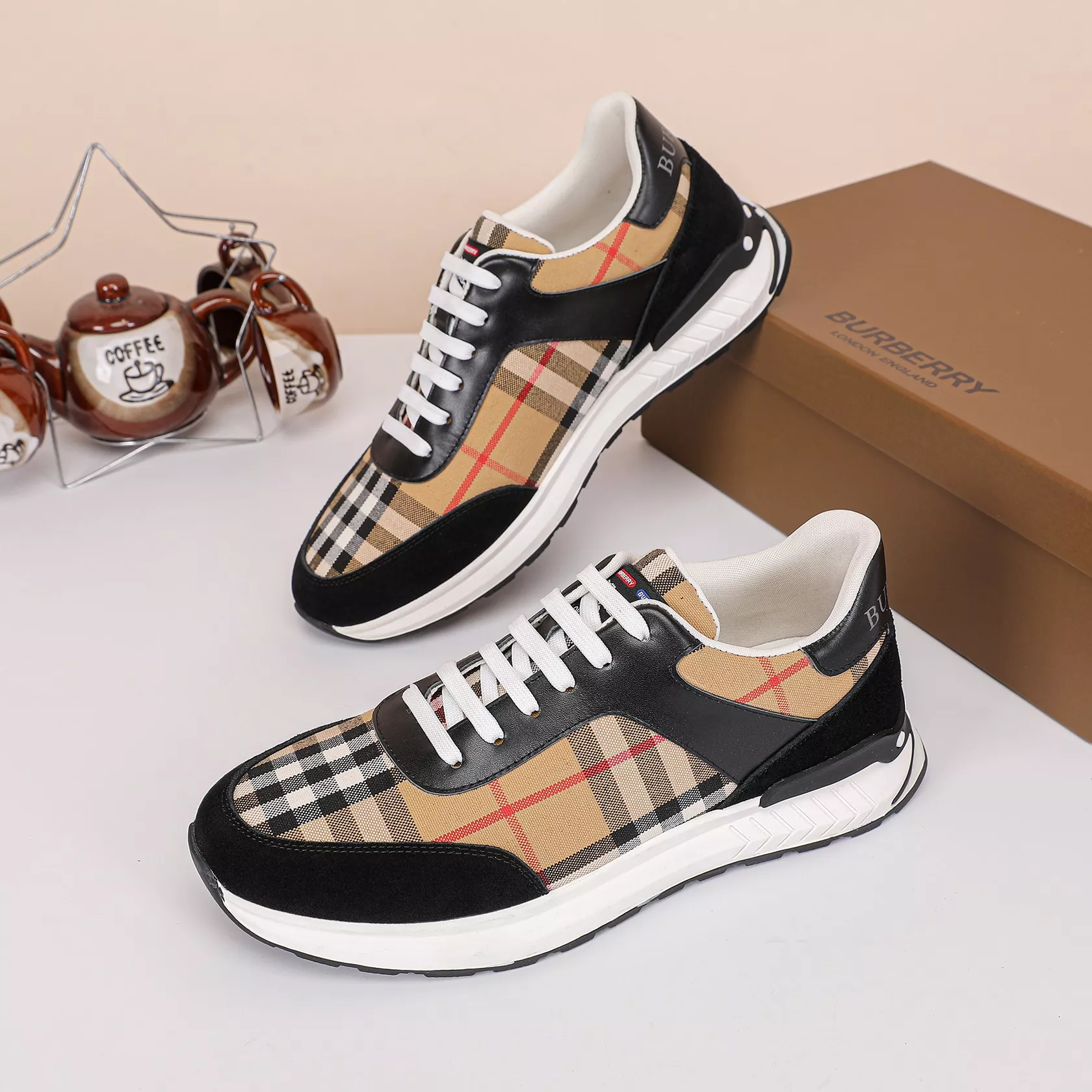EyeCatching 1850 Burberry Casual Shoes For Men