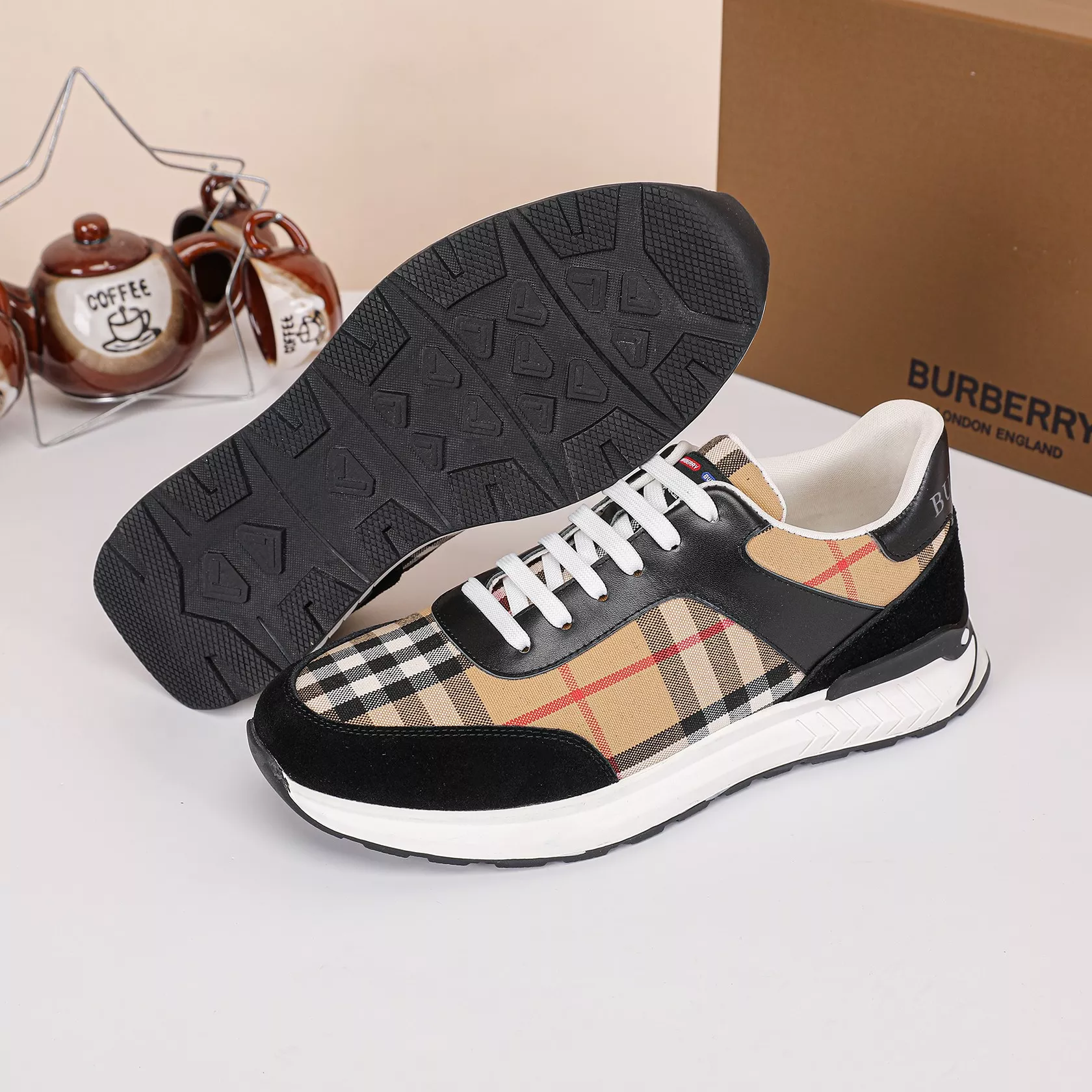 EyeCatching 1850 Burberry Casual Shoes For Men