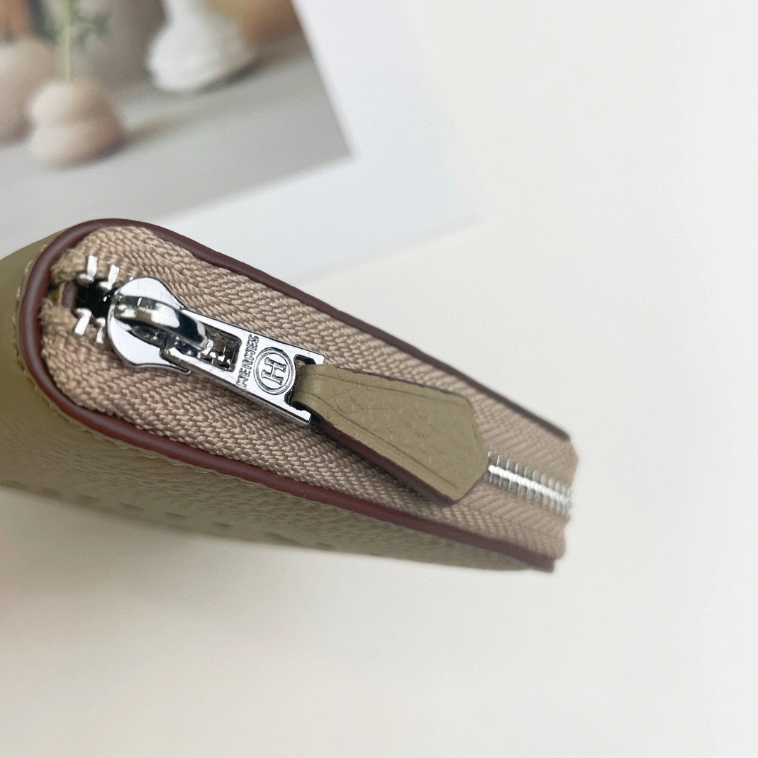 EyeCatching 1923 Hermes Card Case For Women