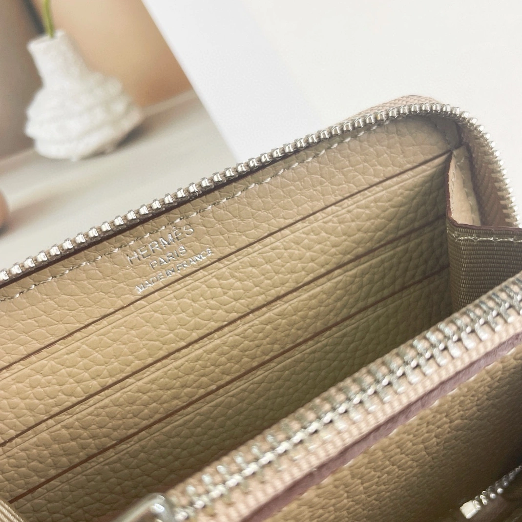 EyeCatching 1923 Hermes Card Case For Women