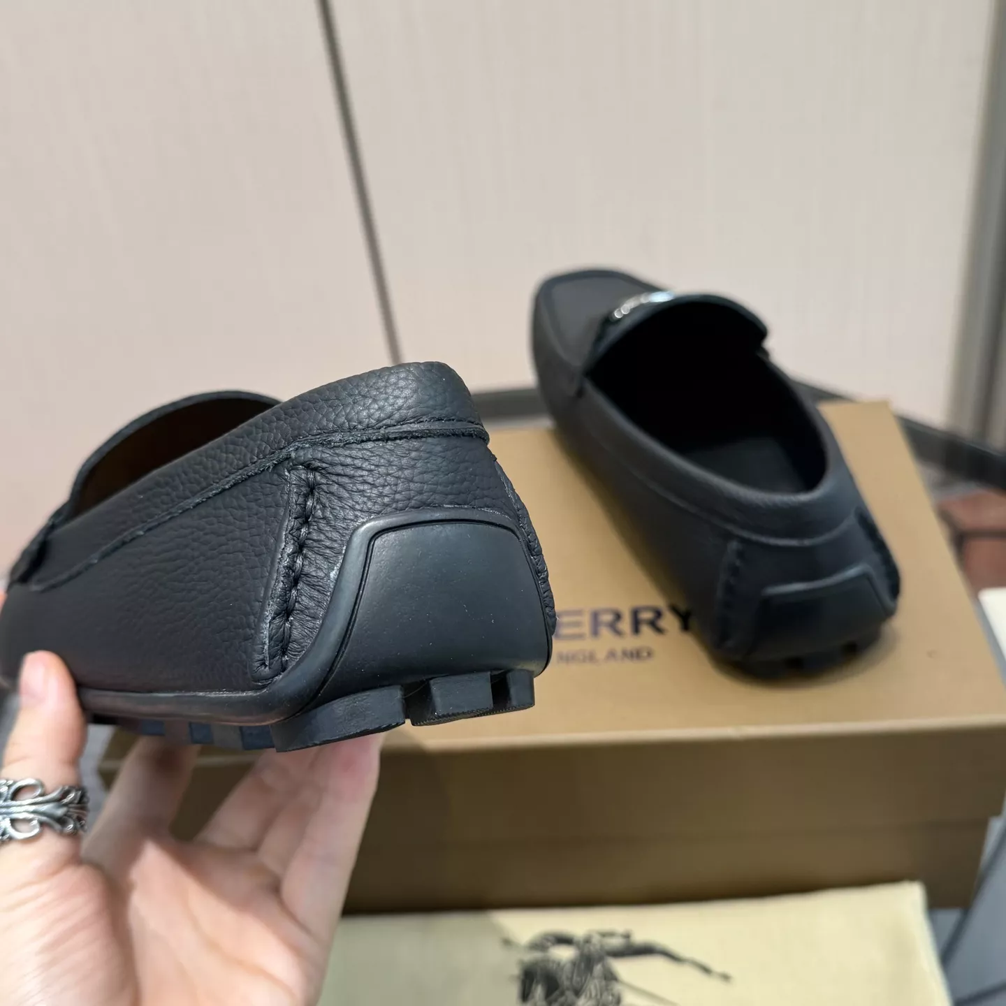 EyeCatching 1996 Burberry Leather Shoes For Men