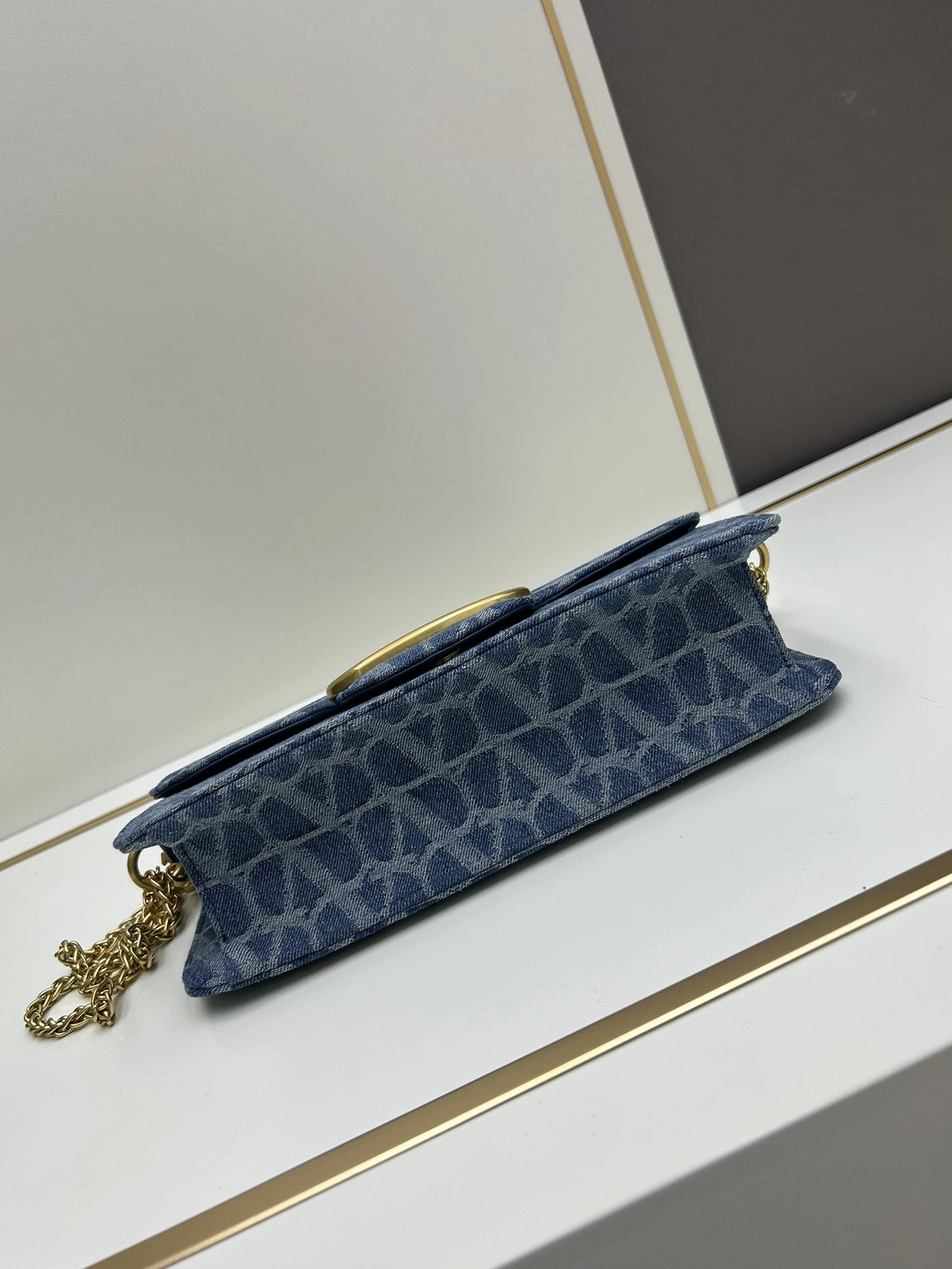 EyeCatching 2432 Valentino AAA Quality Shoulder Bags For Women