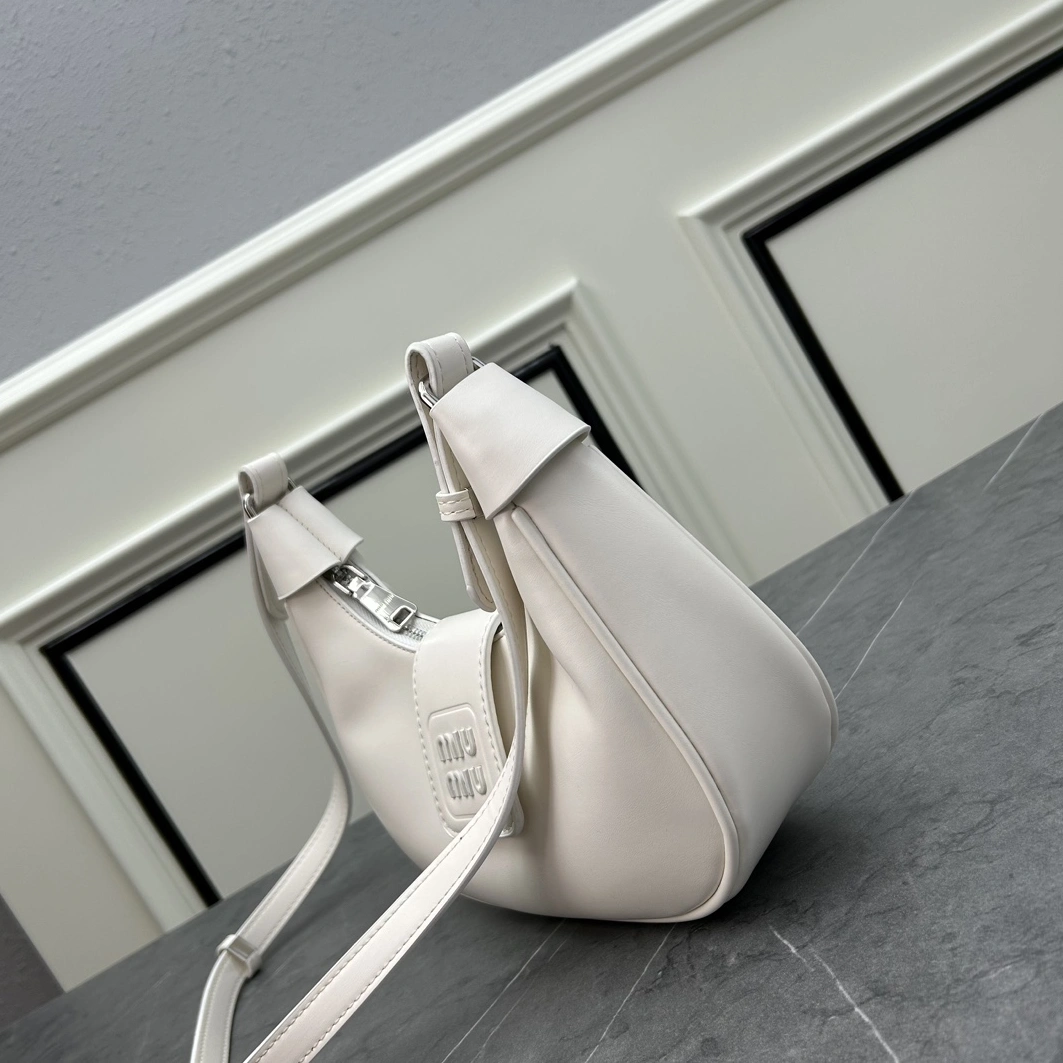 EyeCatching 2674 MIU MIU AAA Quality Messenger Bags For Women