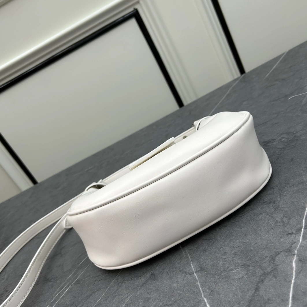 EyeCatching 2674 MIU MIU AAA Quality Messenger Bags For Women