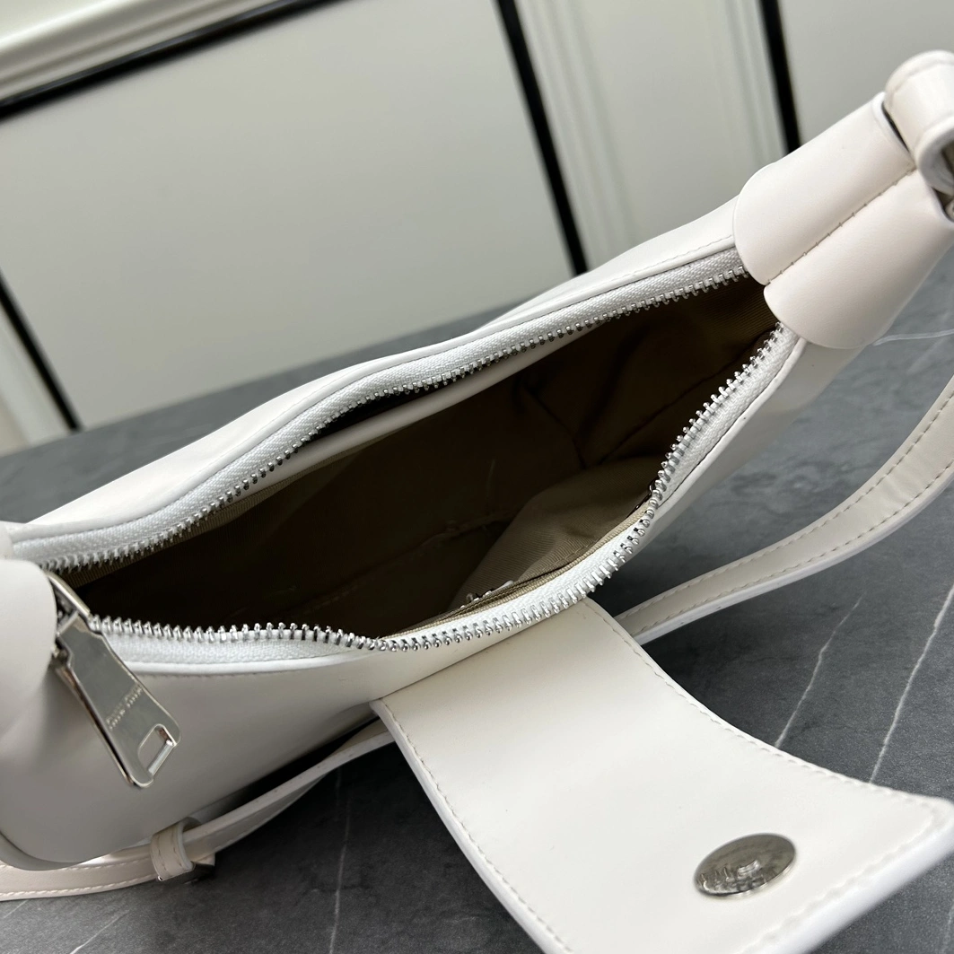 EyeCatching 2674 MIU MIU AAA Quality Messenger Bags For Women
