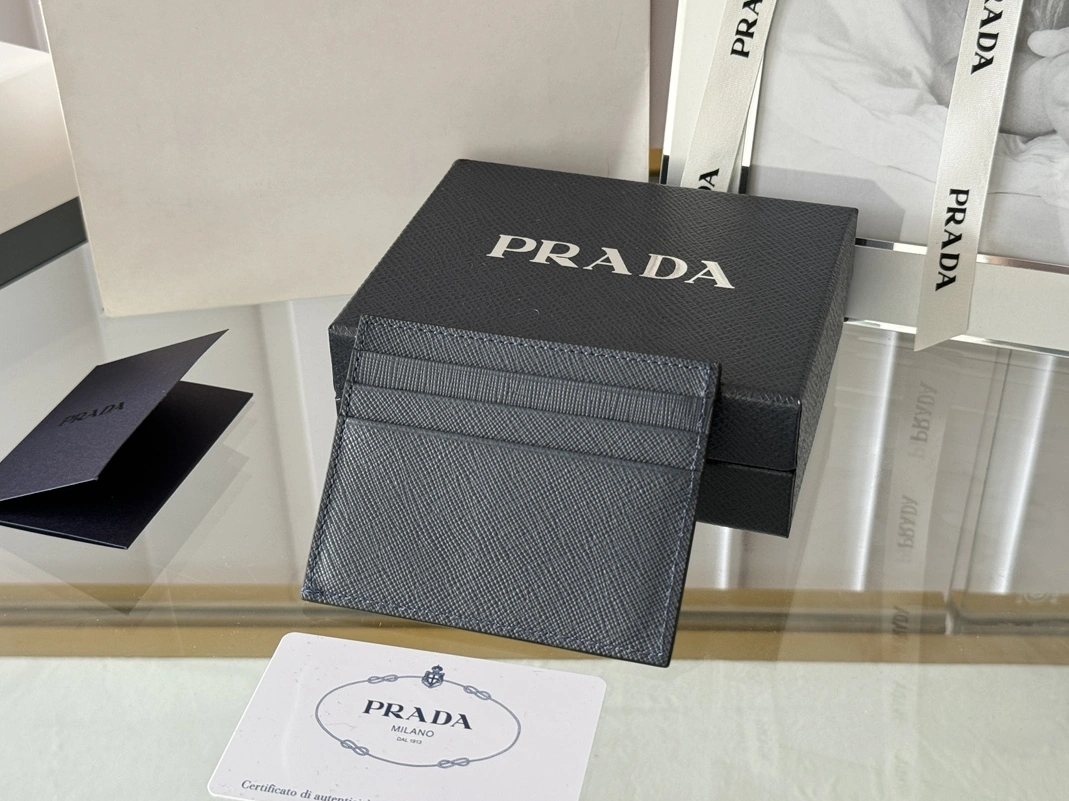 EyeCatching 2764 Prada Card Case In Navy