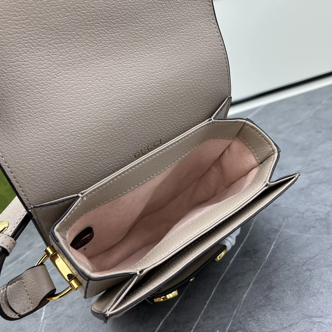 EyeCatching 2889 Gucci AAA Quality Messenger Bags For Women