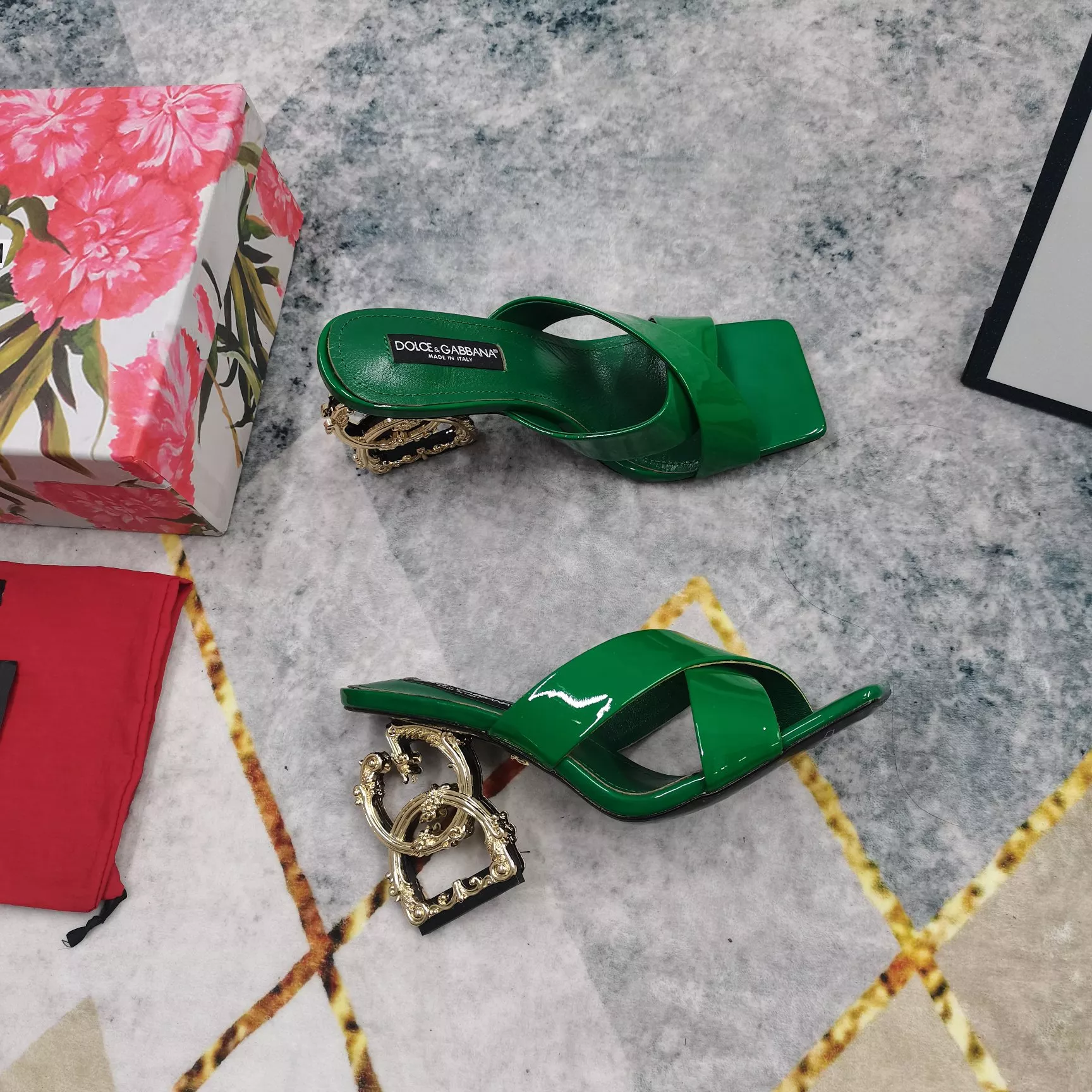 EyeCatching 2894 Dolce & Gabbana D&G Slippers For Women