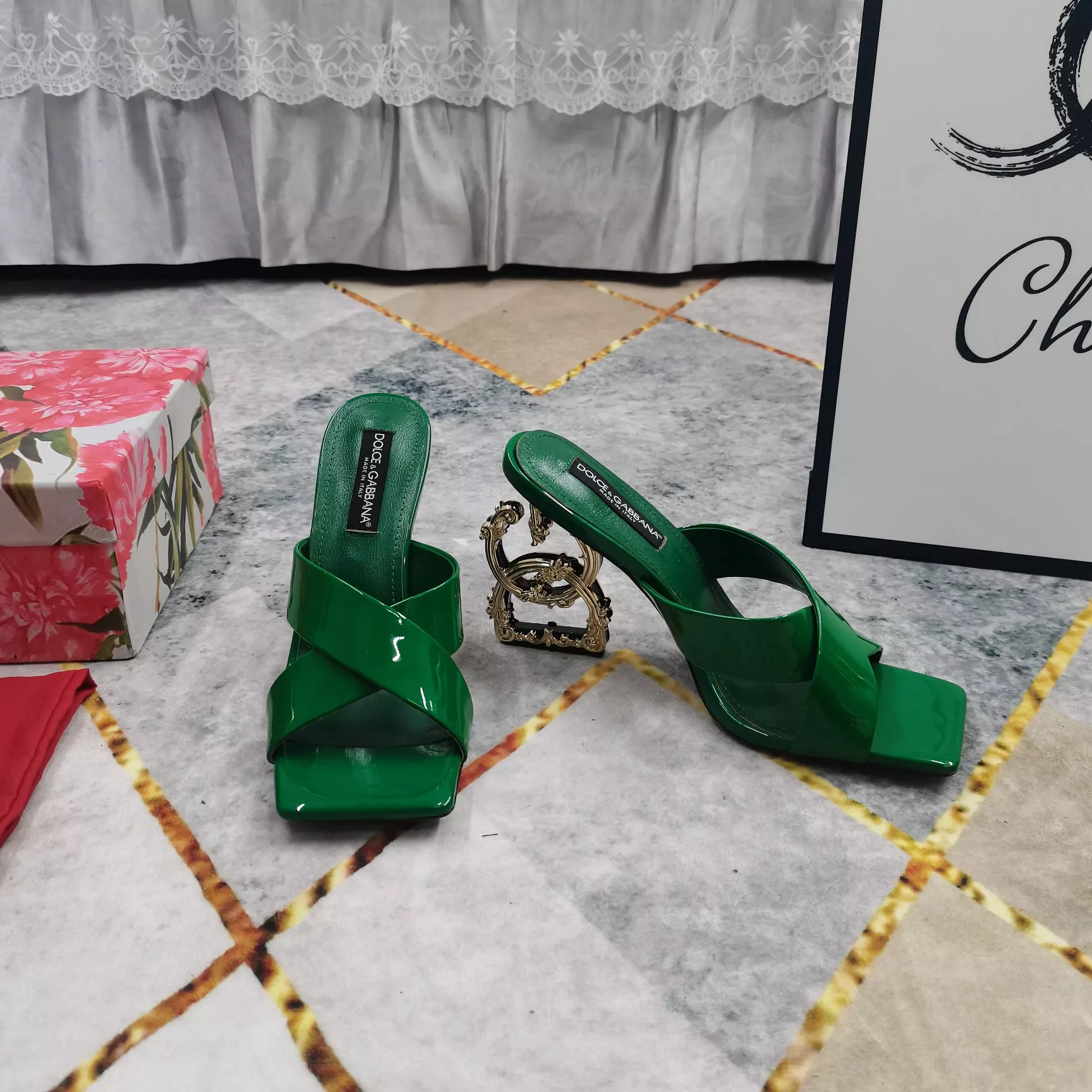 EyeCatching 2894 Dolce & Gabbana D&G Slippers For Women