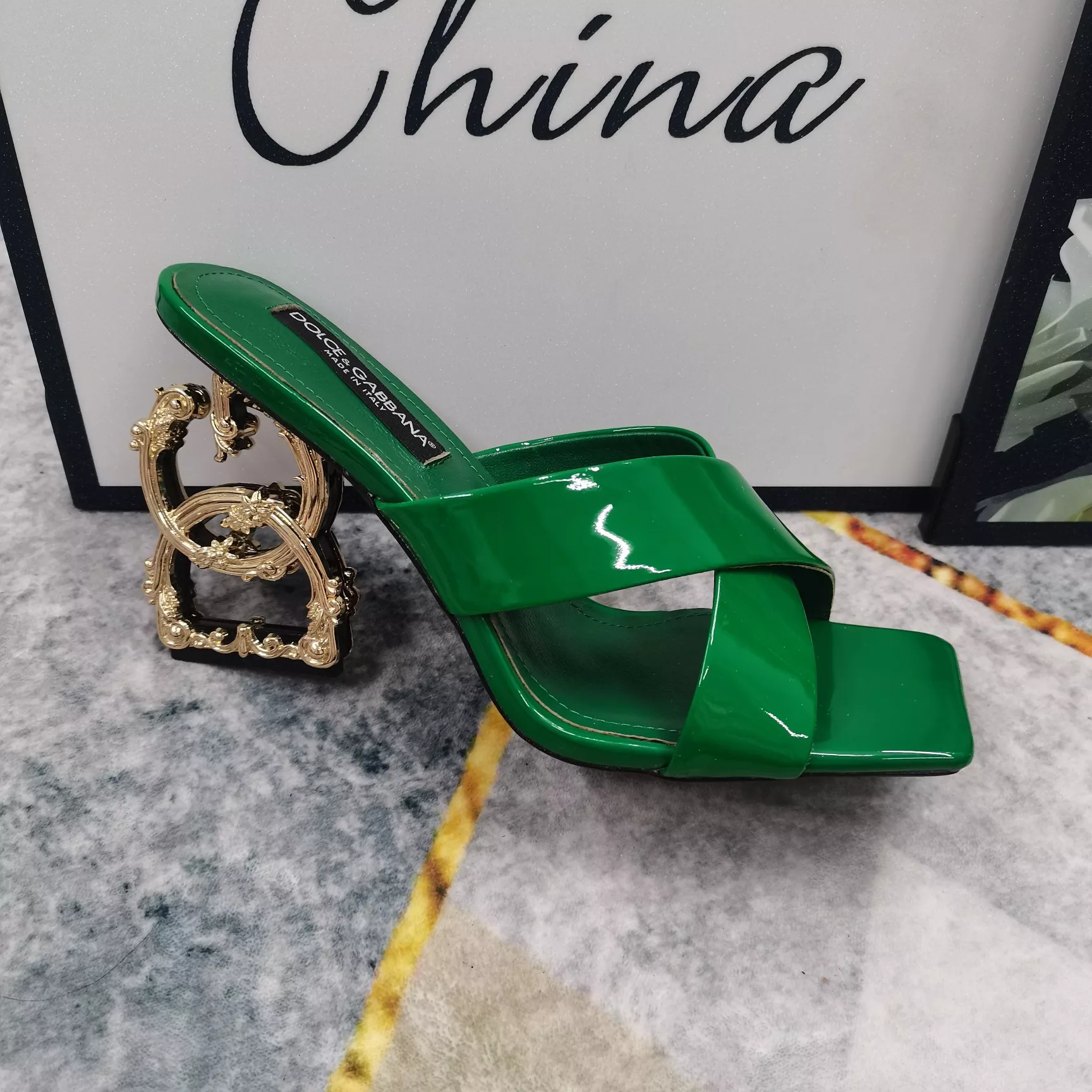 EyeCatching 2894 Dolce & Gabbana D&G Slippers For Women