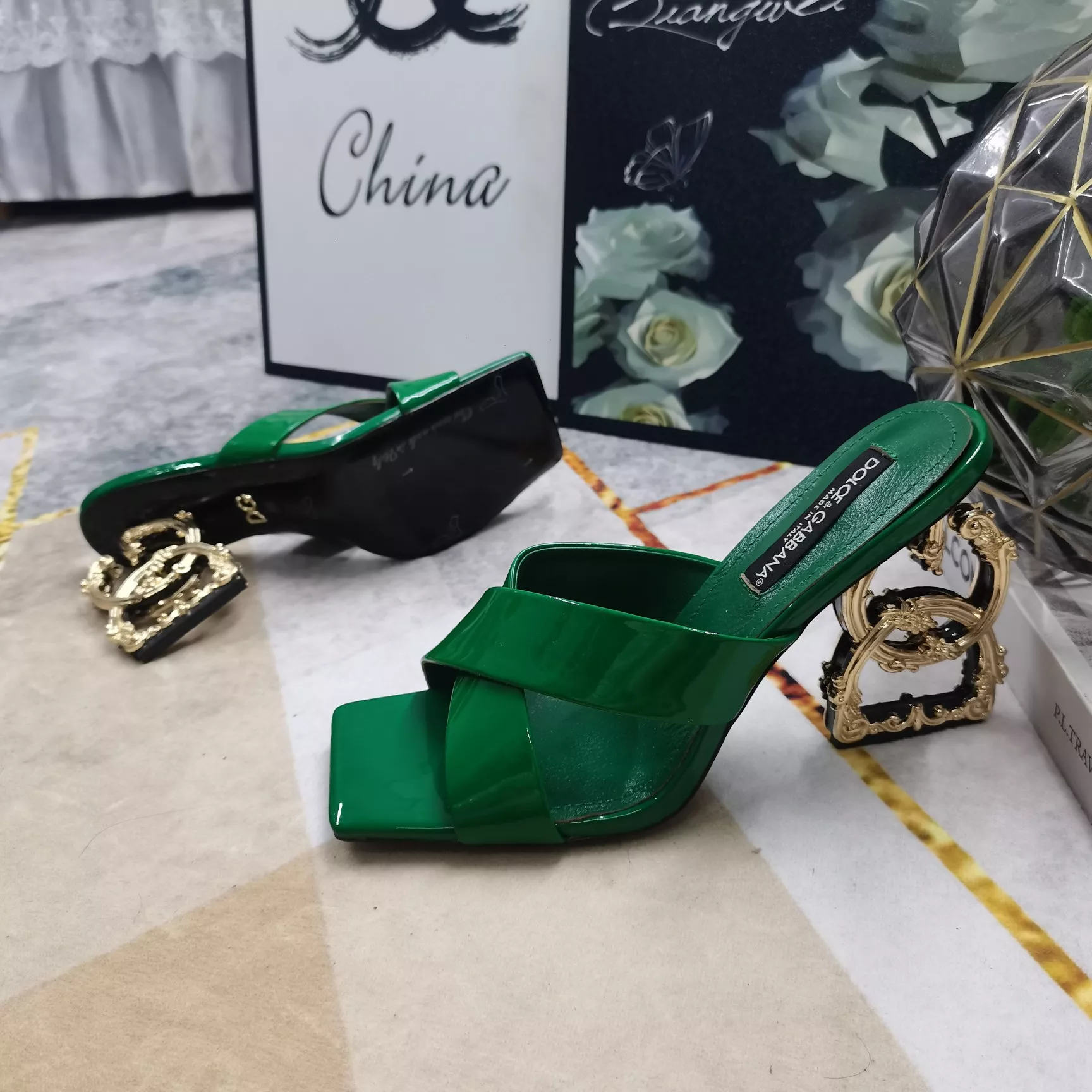 EyeCatching 2894 Dolce & Gabbana D&G Slippers For Women