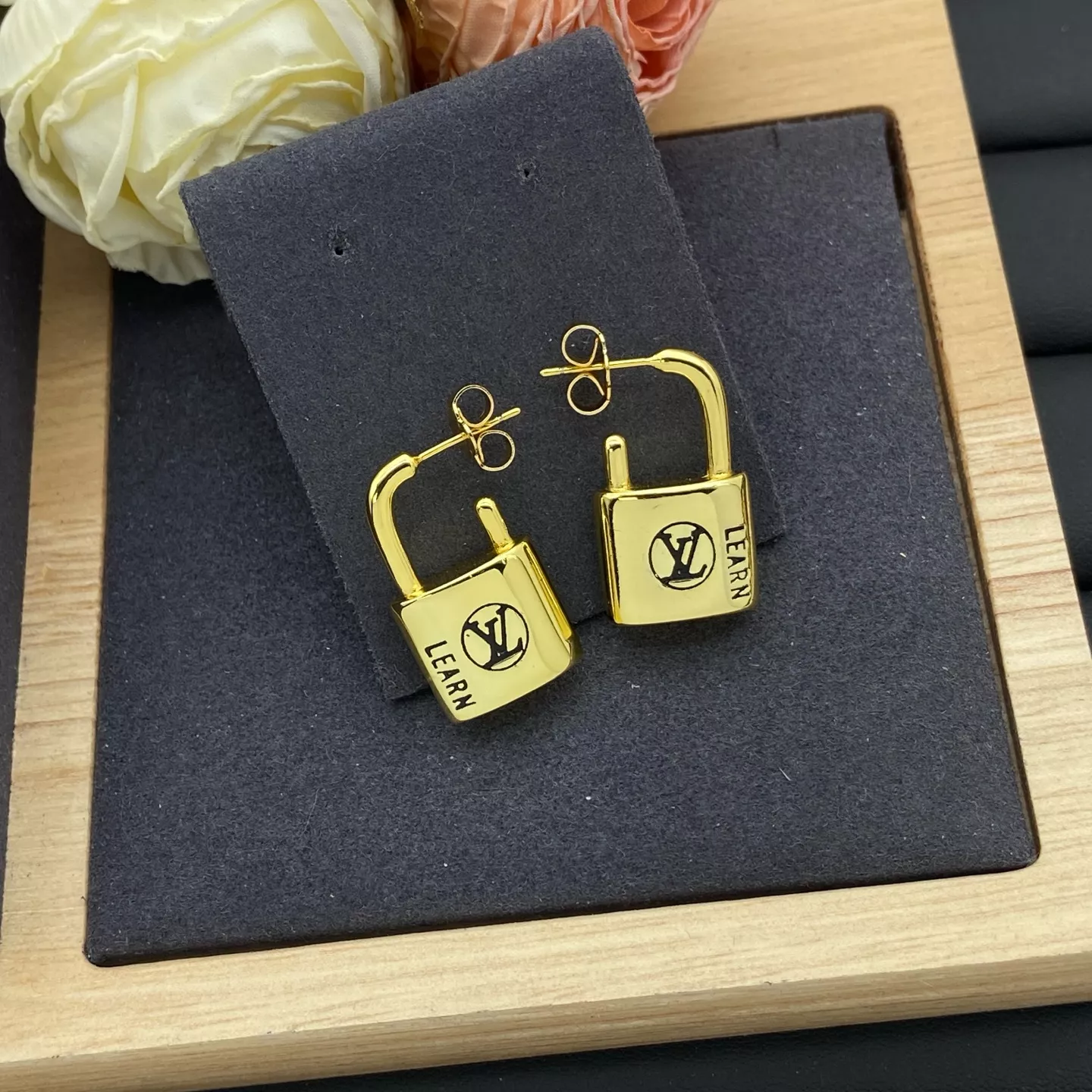 EyeCatching 3185 Louis Vuitton Earrings For Women