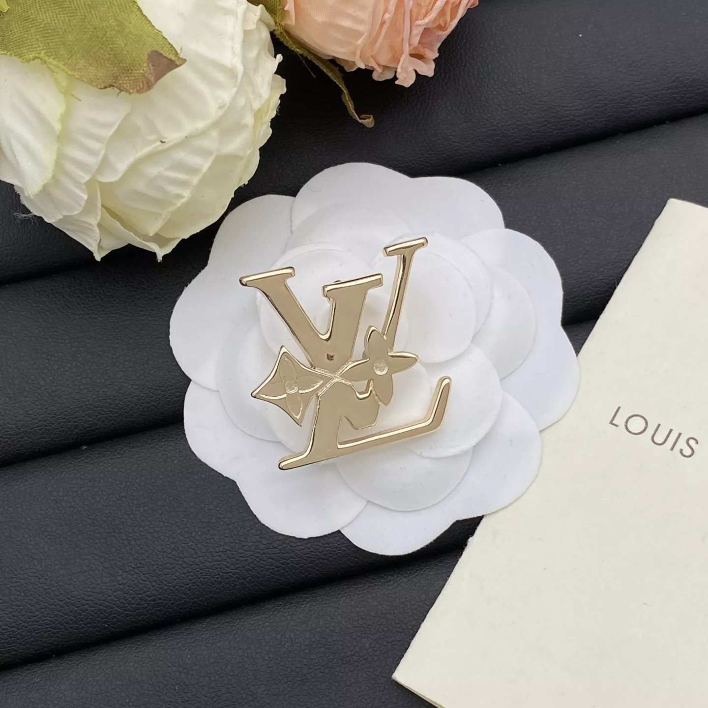 EyeCatching 3213 Louis Vuitton LV Brooches For Women