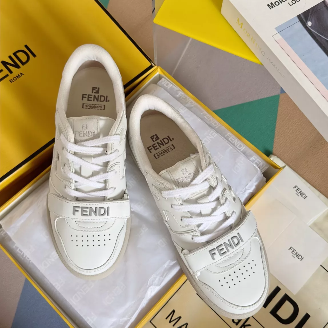 EyeCatching 3285 Fendi Casual Shoes For Women