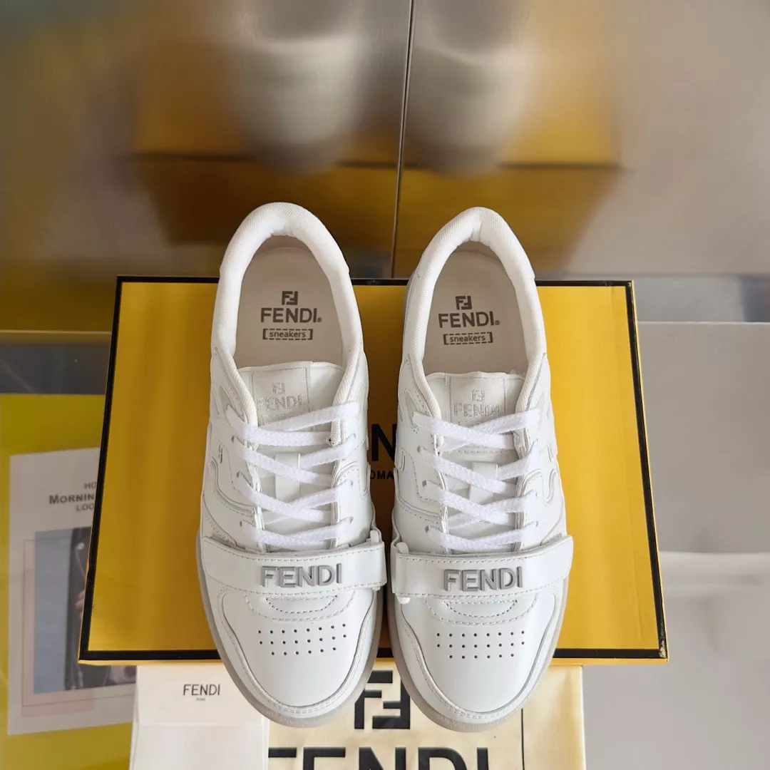 EyeCatching 3285 Fendi Casual Shoes For Women