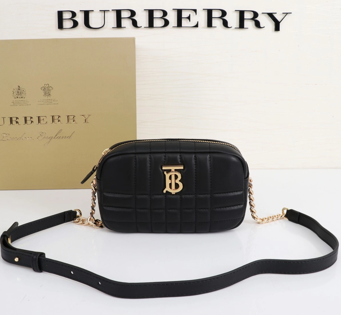 EyeCatching 3334 Burberry AAA Quality Messenger Bags For Women