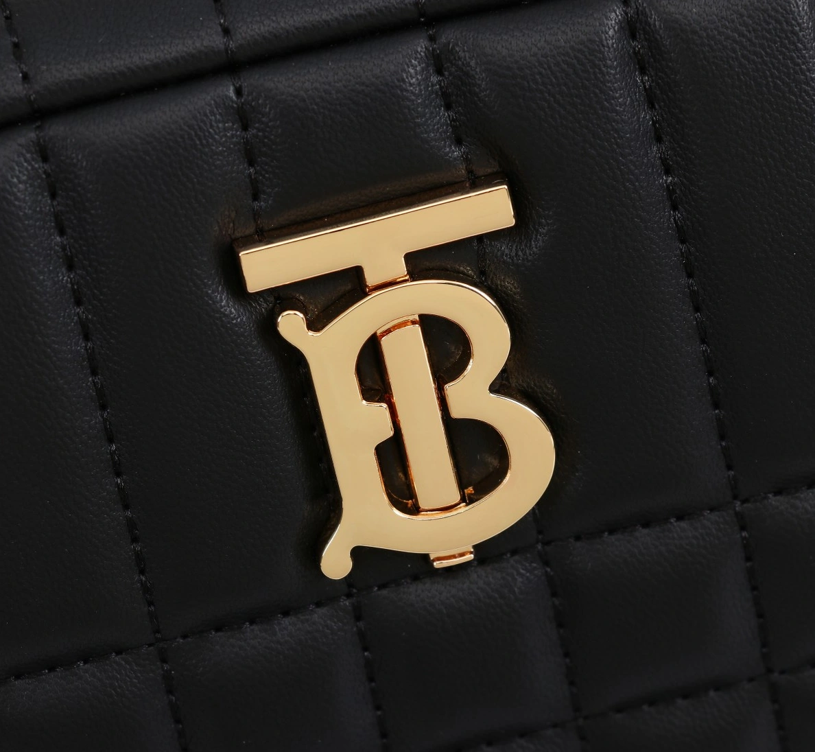 EyeCatching 3334 Burberry AAA Quality Messenger Bags For Women