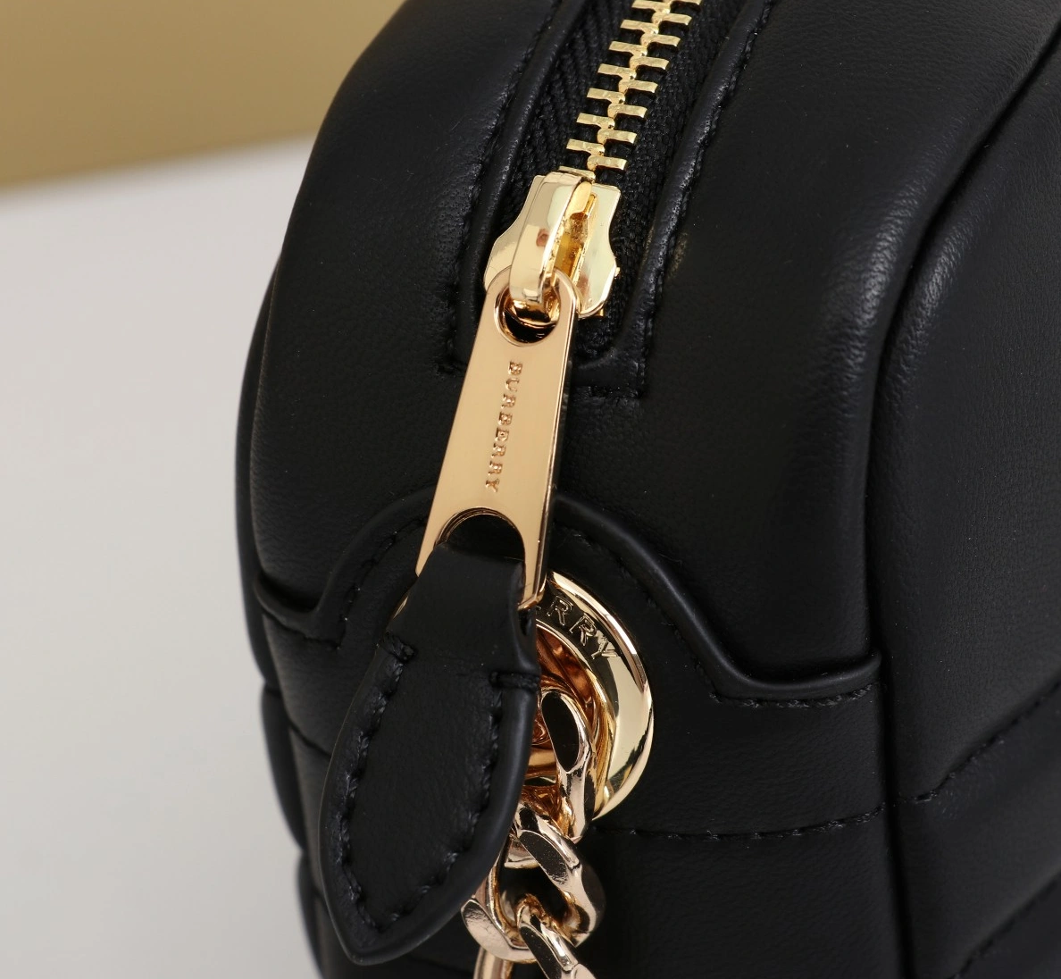 EyeCatching 3334 Burberry AAA Quality Messenger Bags For Women