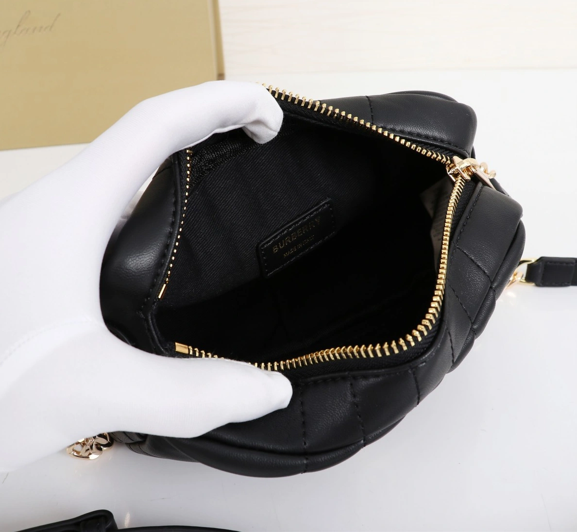 EyeCatching 3334 Burberry AAA Quality Messenger Bags For Women
