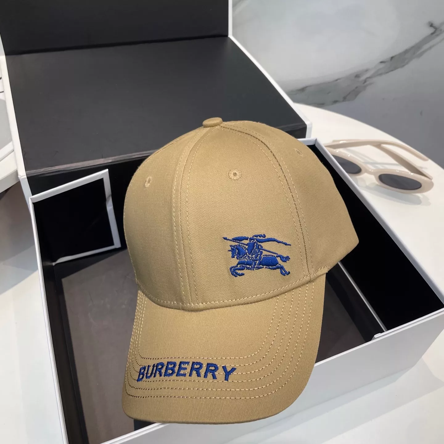 EyeCatching 3471 Burberry Caps