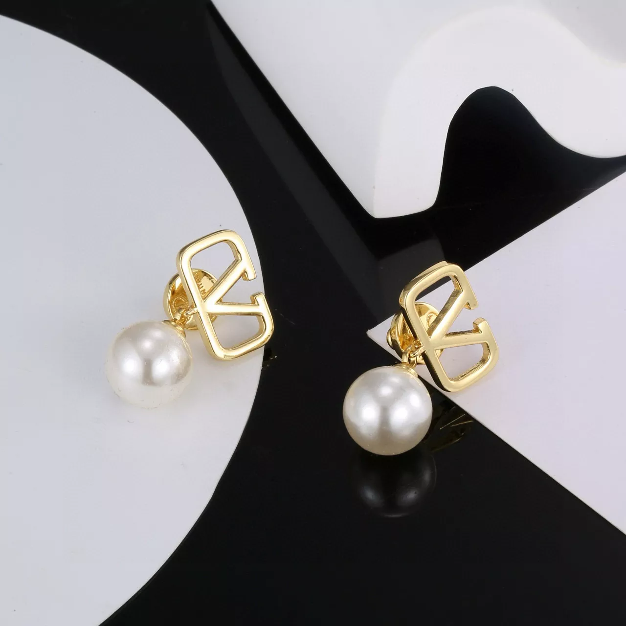 EyeCatching 3539 Valentino Earrings For Women