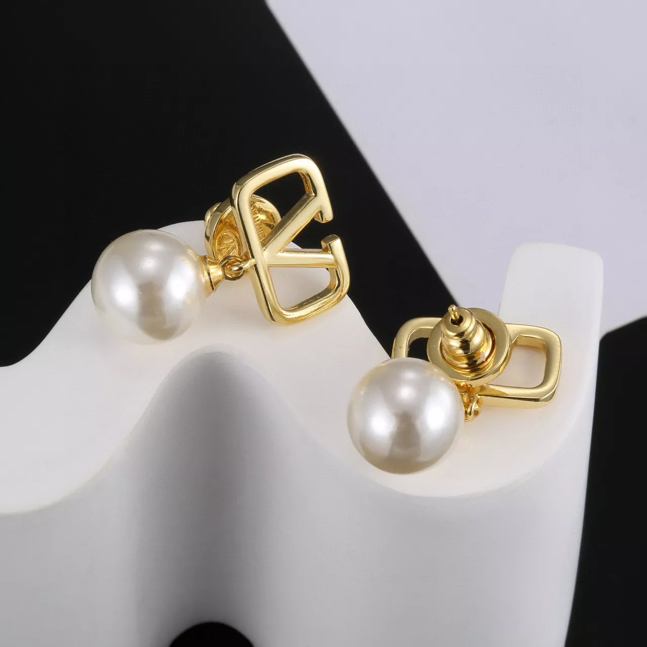EyeCatching 3539 Valentino Earrings For Women