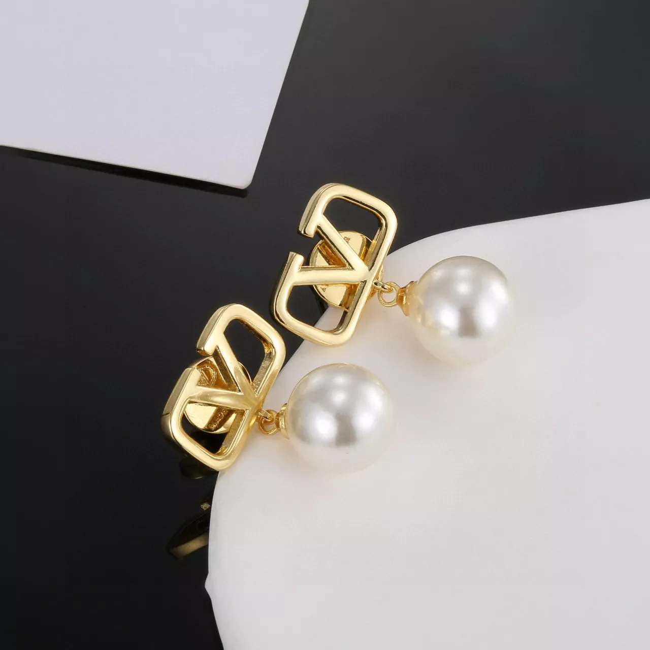 EyeCatching 3539 Valentino Earrings For Women