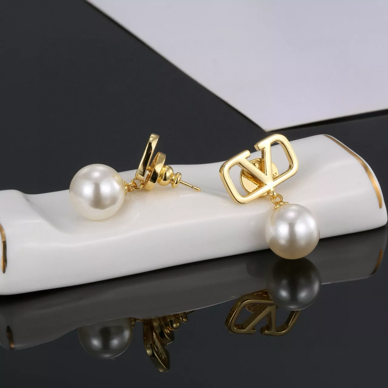 EyeCatching 3539 Valentino Earrings For Women