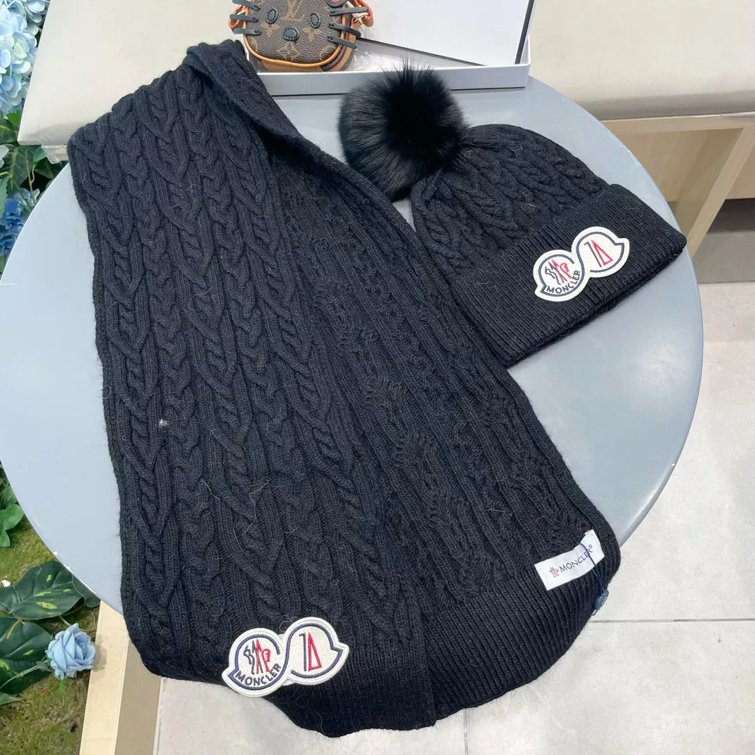 EyeCatching 3542 Moncler Hat and Scarf Set