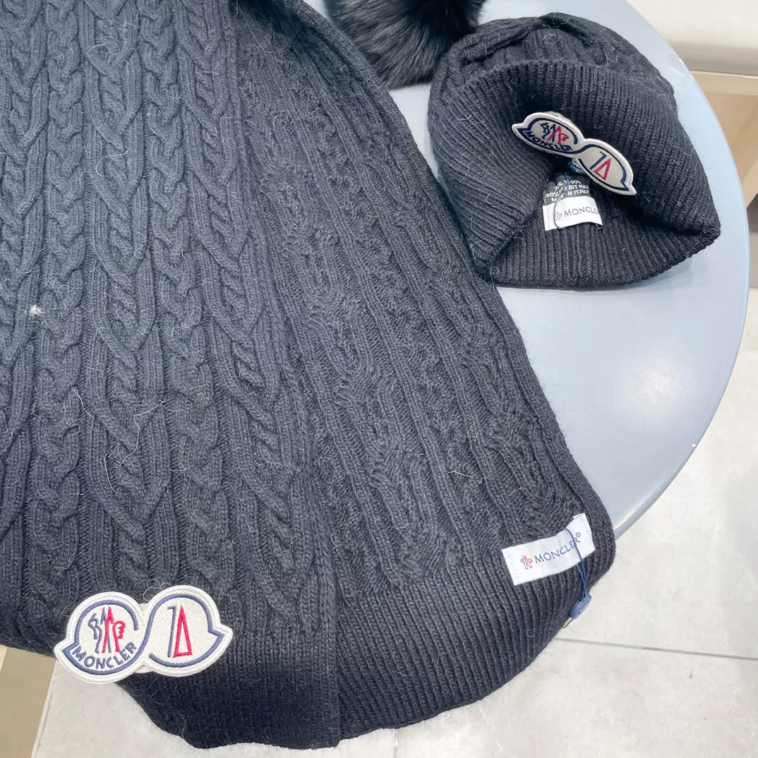 EyeCatching 3542 Moncler Hat and Scarf Set
