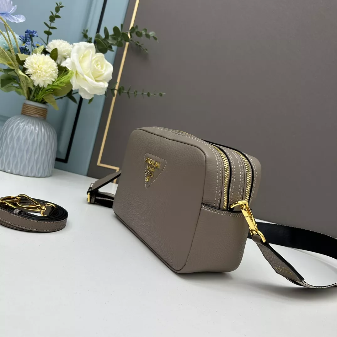 EyeCatching 3599 Prada AAA Quality Messenger Bags For Women