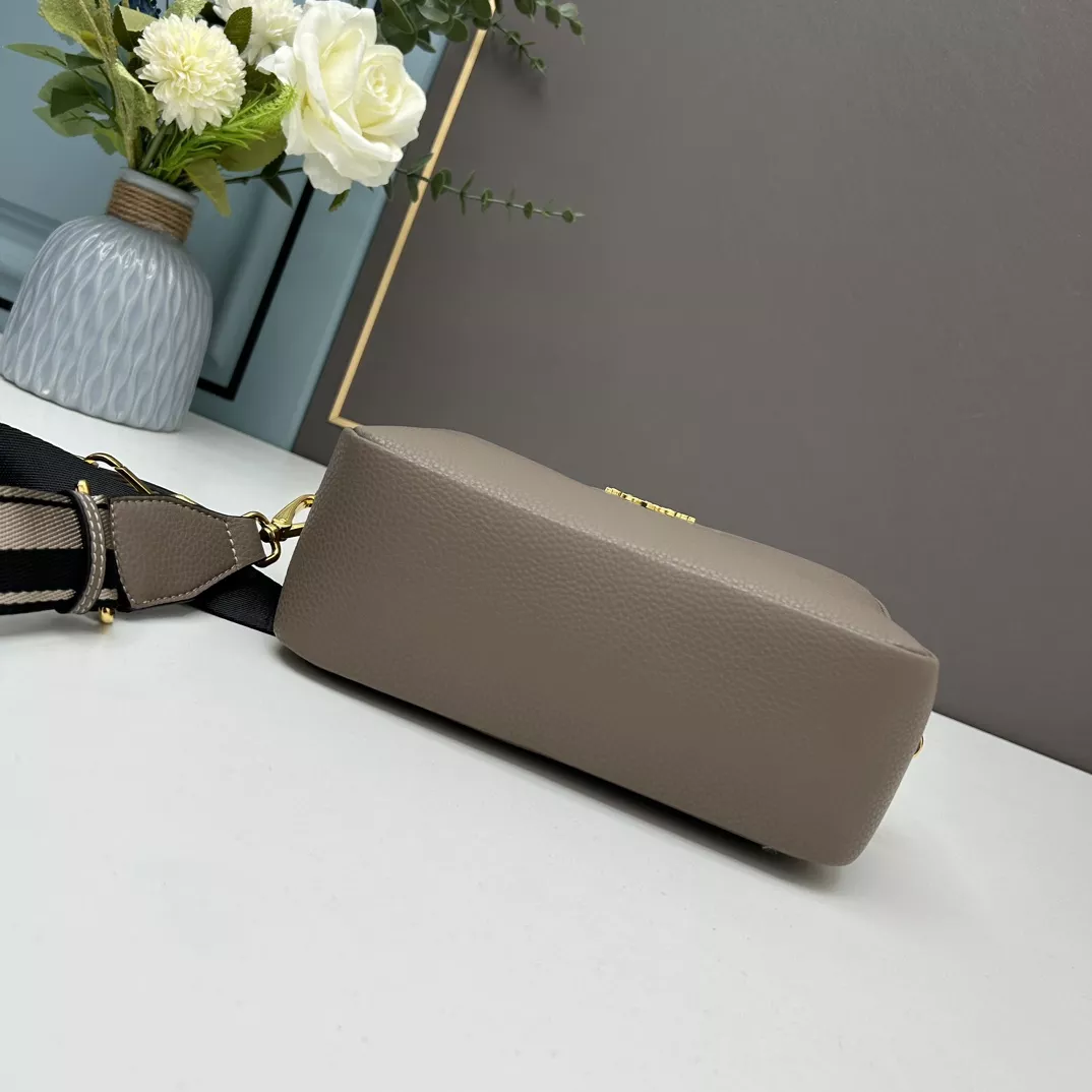 EyeCatching 3599 Prada AAA Quality Messenger Bags For Women