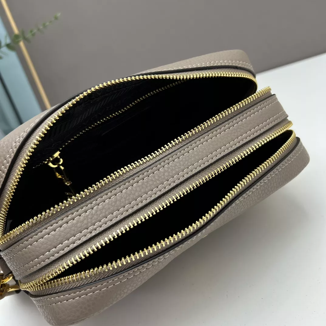 EyeCatching 3599 Prada AAA Quality Messenger Bags For Women