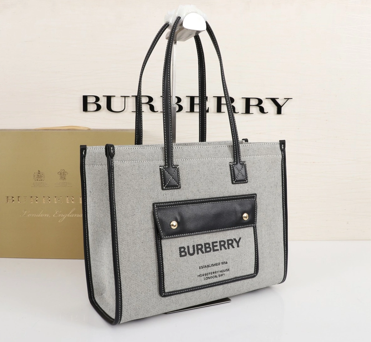 EyeCatching 3628 Burberry AAA Quality Shoulder Bags For Women