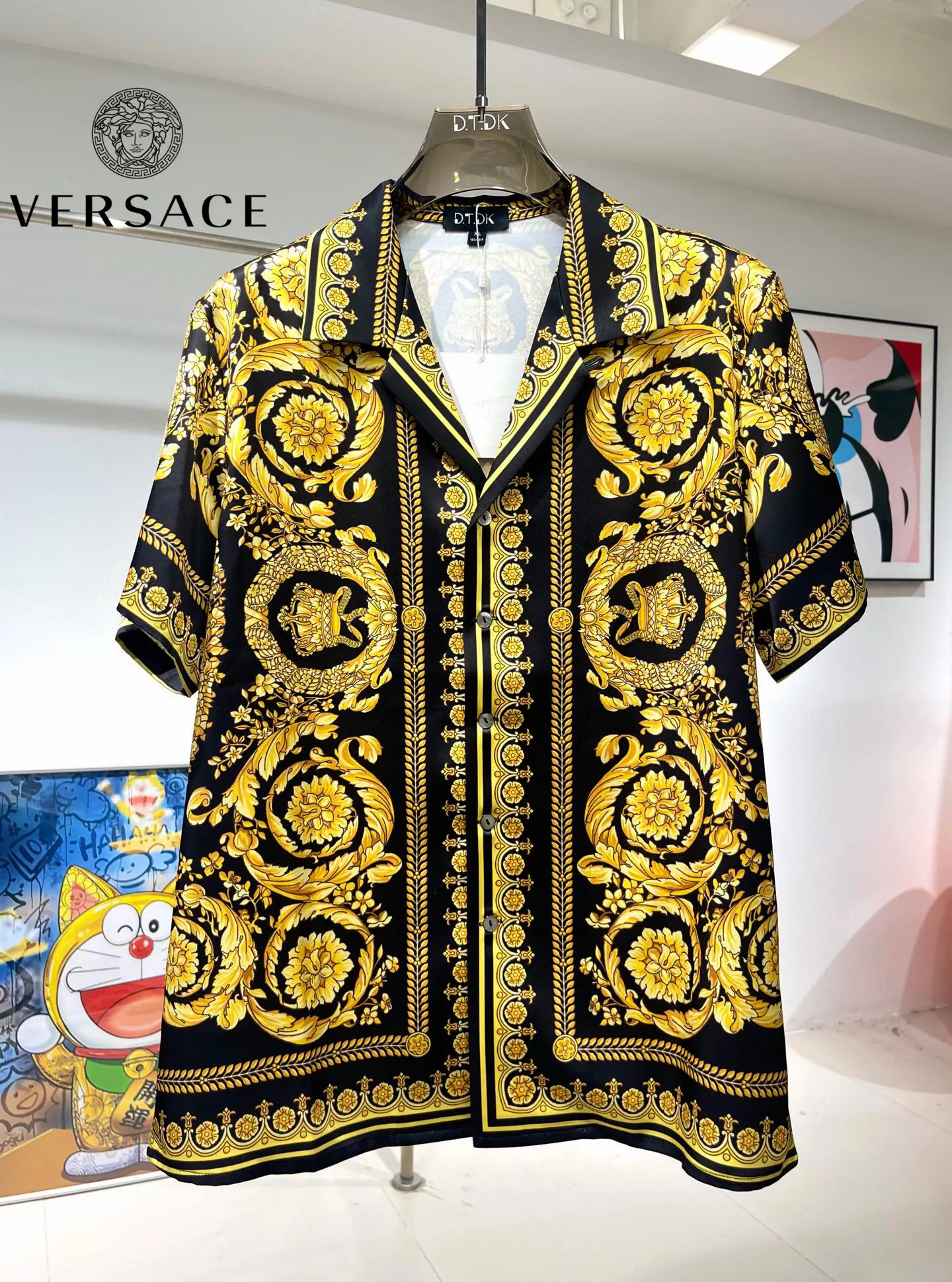 EyeCatching 4153 Versace Tracksuits Short Sleeved For Men