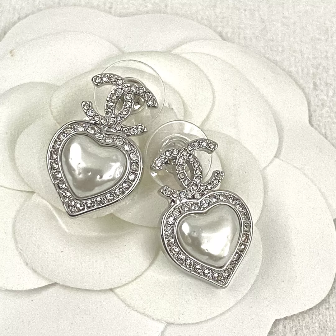 EyeCatching 4317 Chanel Earrings For Women