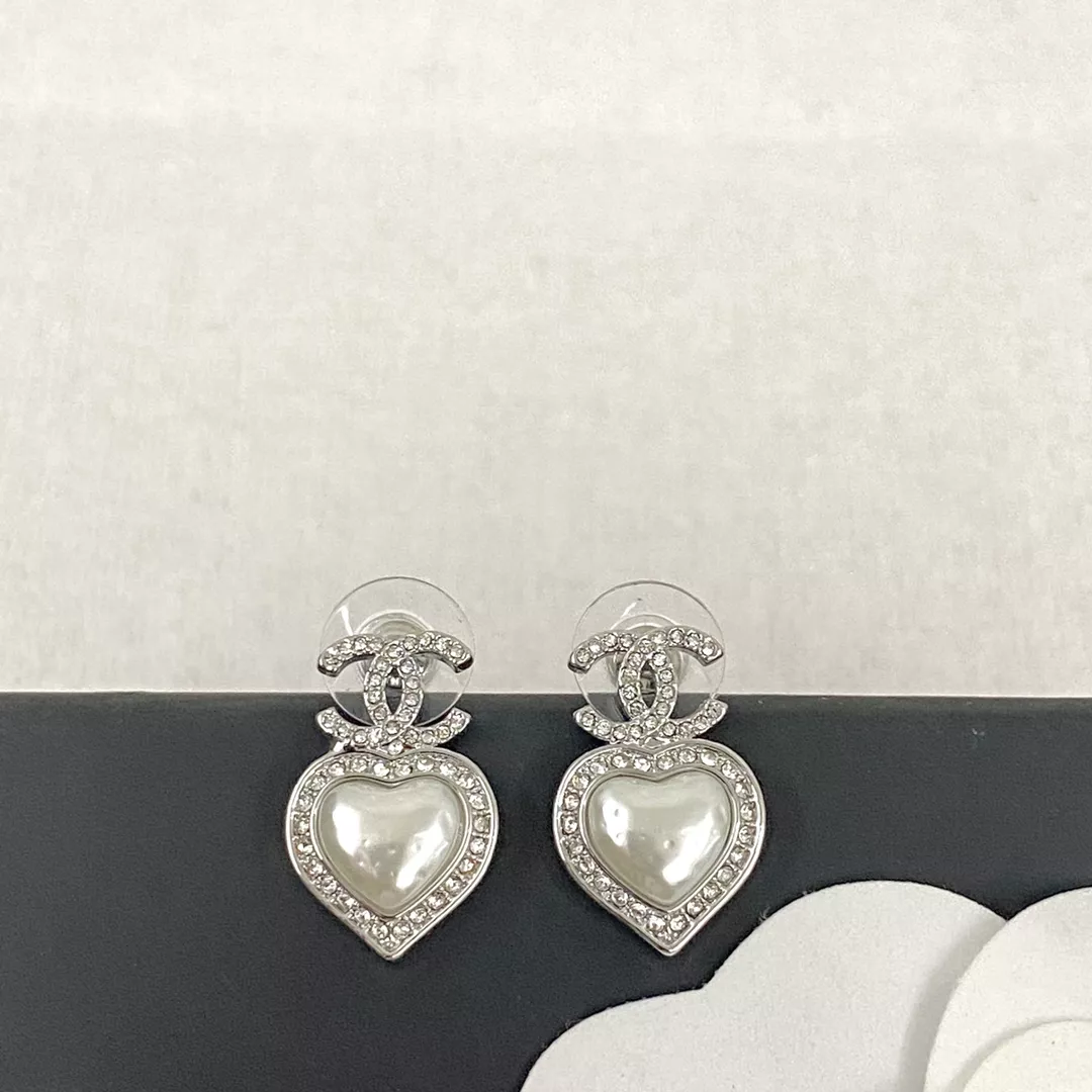 EyeCatching 4317 Chanel Earrings For Women