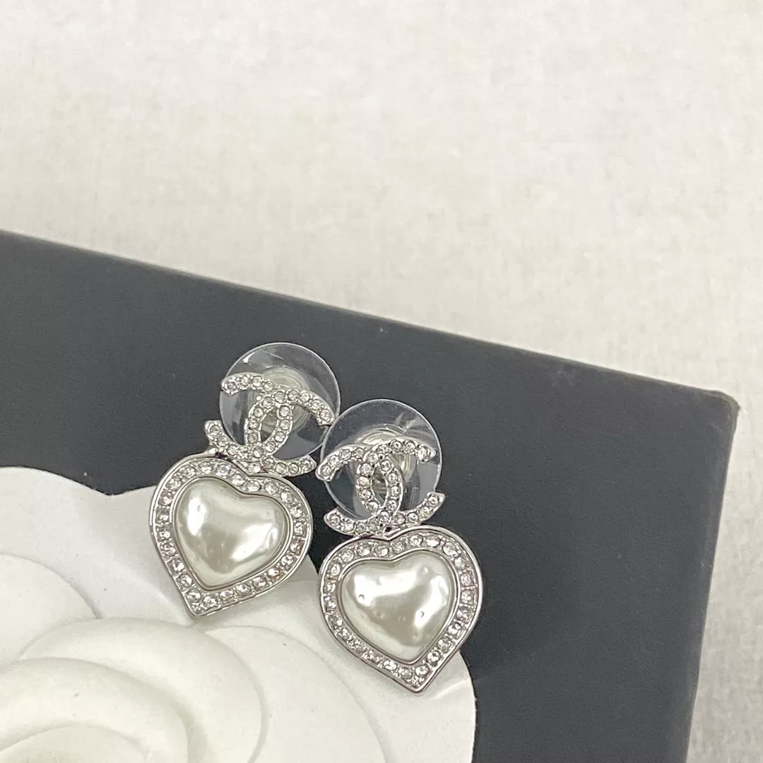 EyeCatching 4317 Chanel Earrings For Women