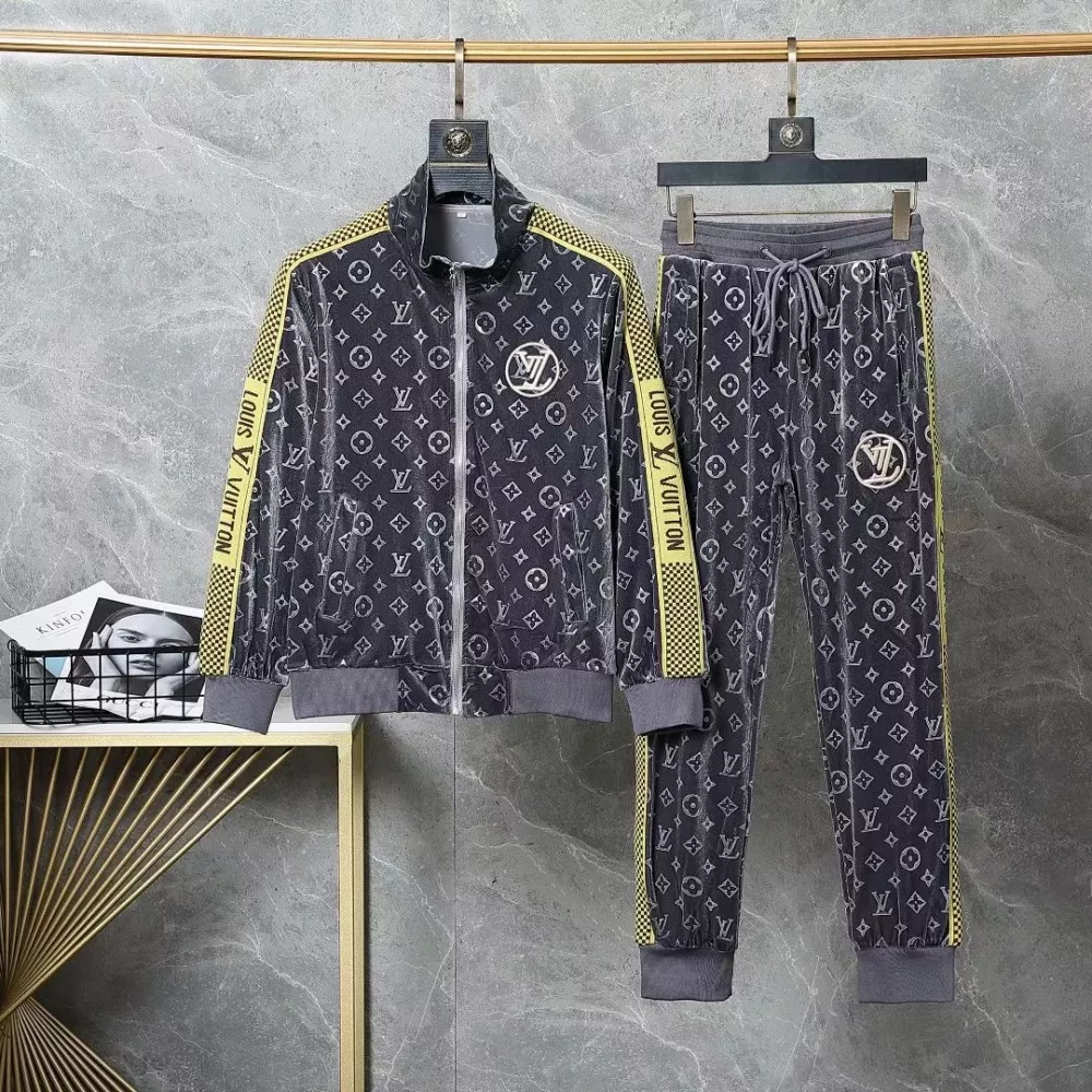 EyeCatching 4476 Louis Vuitton LV Tracksuits Long Sleeved For Men